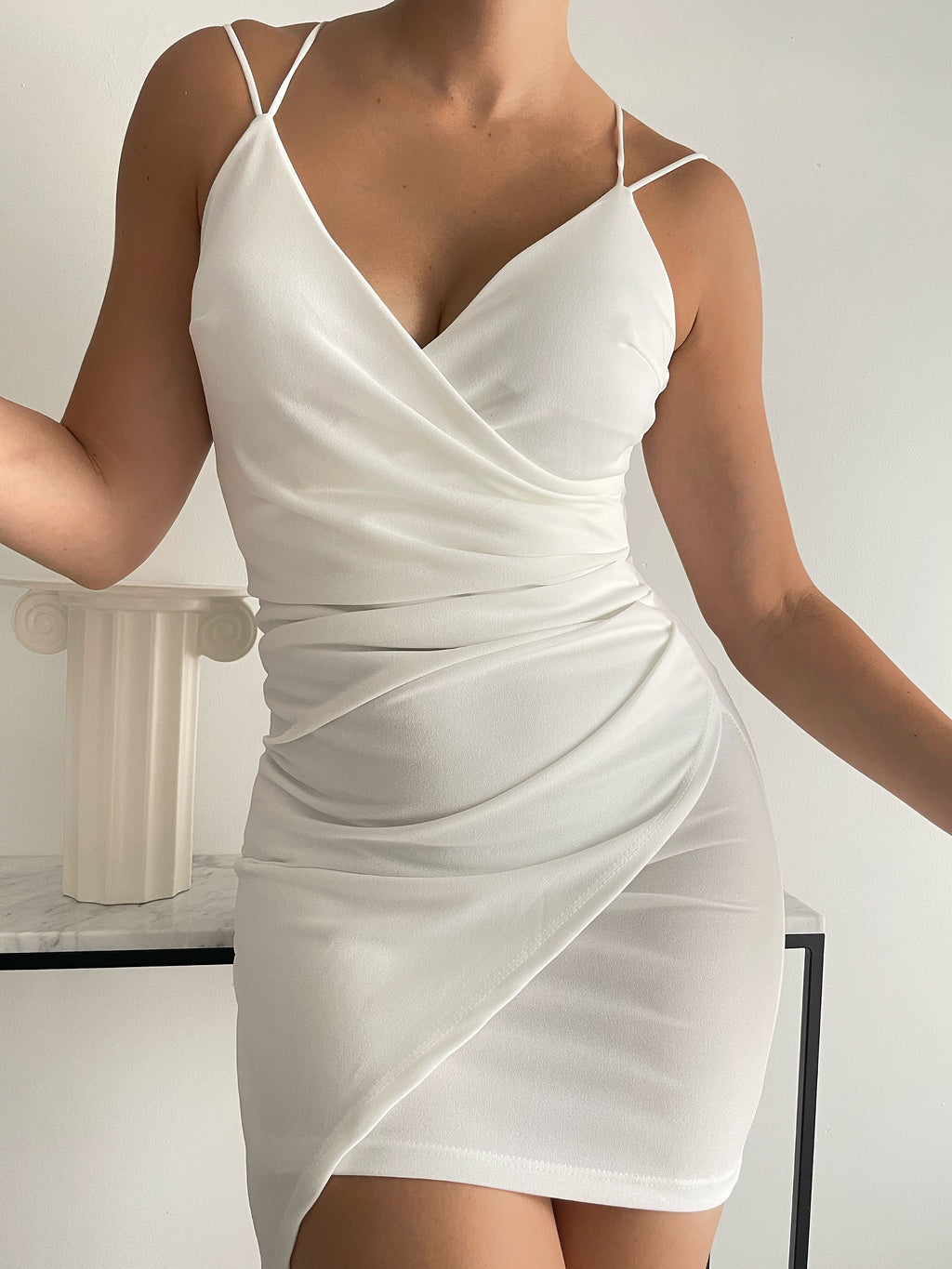 Robe de soirée drapée bretelles croisées